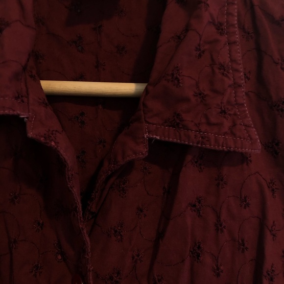 Maroon floral print button down/tie maternity - Picture 3 of 8